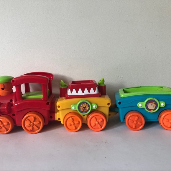 Fisher-Price 2004 mattel Circus Train with Peek A Boo tested works no Blocks - Picture 7 of 7